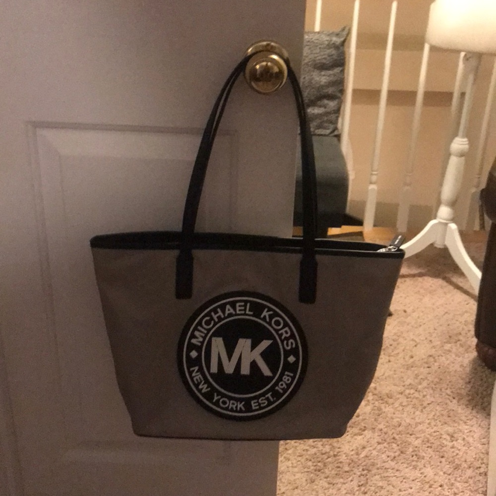 NWOT Mk signature tote